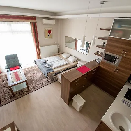 Jackquaters Apartment